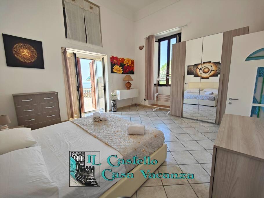 Il Castello Casa Vacanza Салерно Екстериор снимка