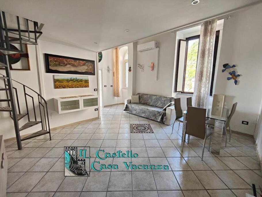 Il Castello Casa Vacanza Салерно Екстериор снимка